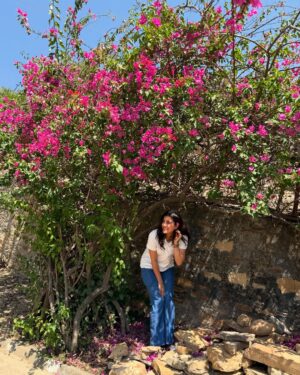 Shalvi Chauhan Instagram - I am just a child and the last one is my Aatma🤭
.
.
#post #nature #kaichi #kaichidham_mandir✨🙏💫❤️nainital #kakdighat