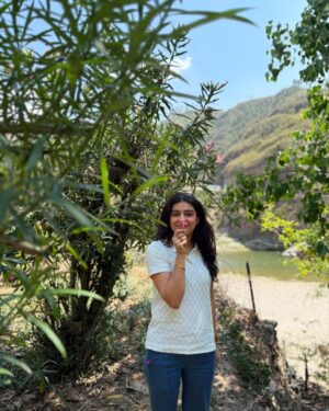 Shalvi Chauhan Instagram - I am just a child and the last one is my Aatma🤭
.
.
#post #nature #kaichi #kaichidham_mandir✨🙏💫❤️nainital #kakdighat