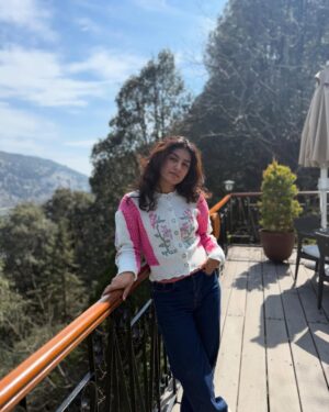 Shalvi Chauhan Instagram - Love affair with Nature❤️🫣
.
.
.
#shalvi#instagood #nenitaal🏔️ #nature