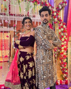 Shalvi Chauhan Instagram - Hye🖤
@shaktiarora 🌸