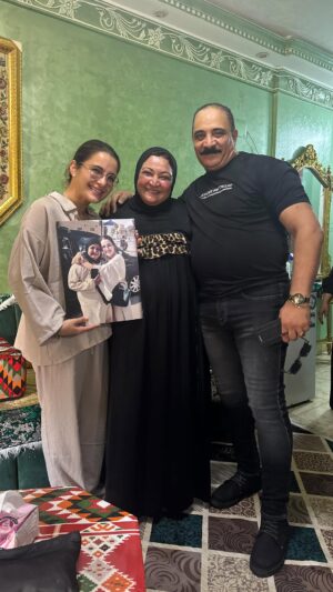 Sham Al Dahabi Instagram - يوم من الايام الي بحس فيها بالحياة والجمال مع الناس الحلوة الي لسا بيتها مفتوحة لجيرانها وكل الي محتاج… بيت ام عبده وأبو عبده بيت الكرم والبركة ربنا يديم عليكم الروح الحلوة والقلب الحلو والناس الحلوة ❤️❤️❤️ قد الحروف الي بأسامي العاشقين بحبكم ❤️❤️