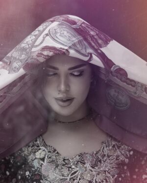 Shams Instagram - يهب الله كل طائر رزقه ولكنه لا يلقيه له في العش 👌♥️