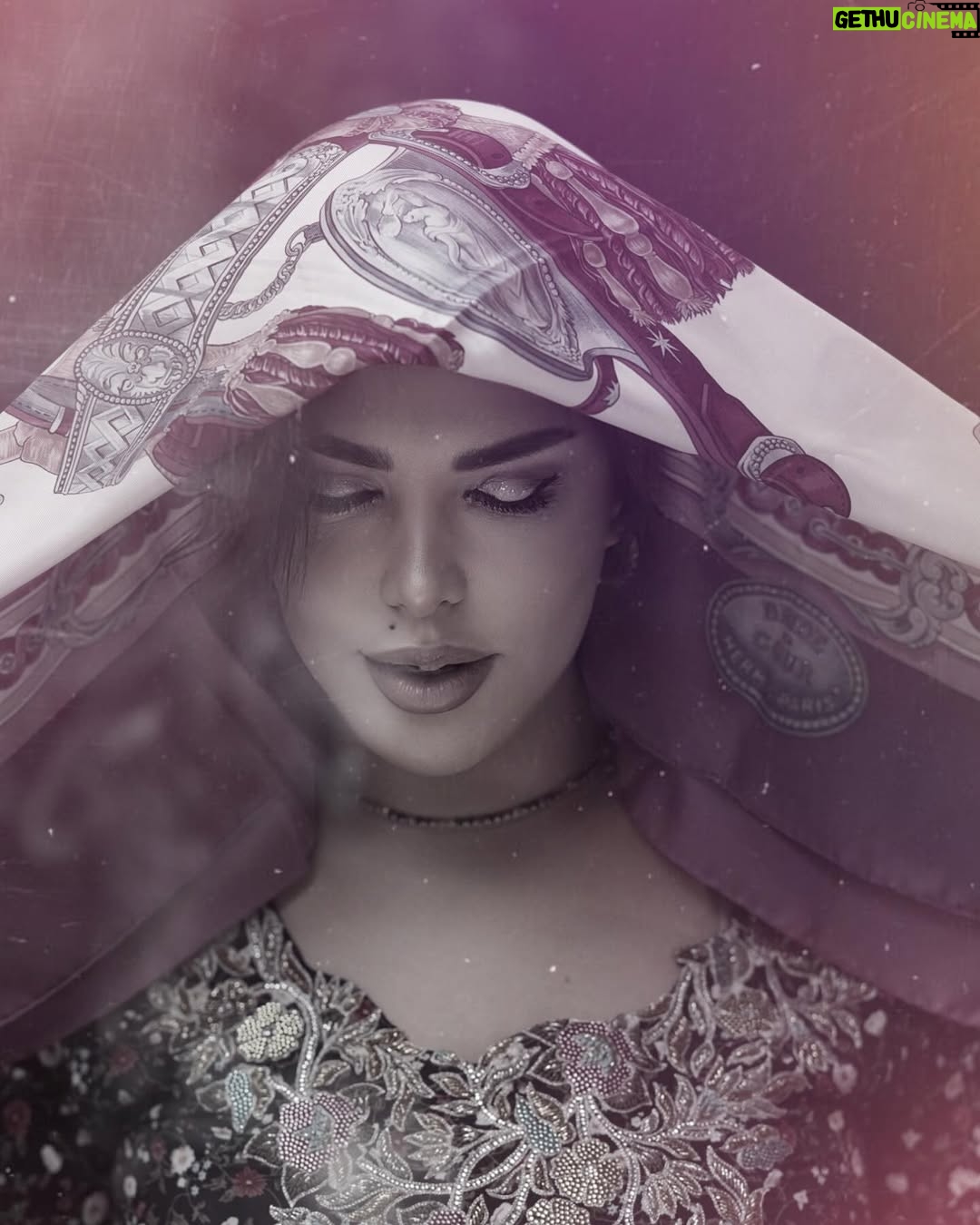 Shams - 30K Likes - يهب الله كل طائر رزقه ولكنه لا يلقيه له في العش 👌♥️