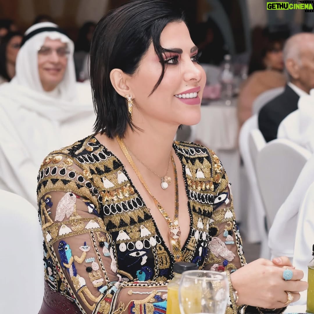 Shams - 23.7K Likes - مااجمل ان يتم تكريمك من بلدك #الكويت_احلى_بلد 💙💙