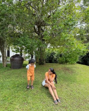 Shanudrie Priyasad Instagram - Just 2 happy gals in a deep conversation 🧡
Slow evenings | niece | day offs | best friends | twinning
