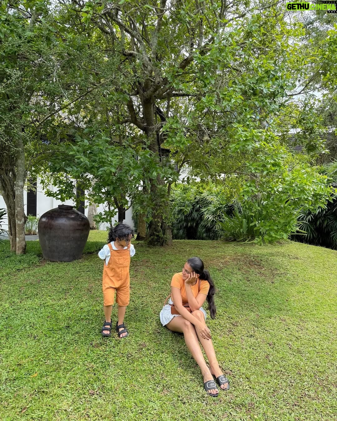 Shanudrie Priyasad - 55.7K Likes - Just 2 happy gals in a deep conversation 🧡

Slow evenings | niece | day offs | best friends | twinning