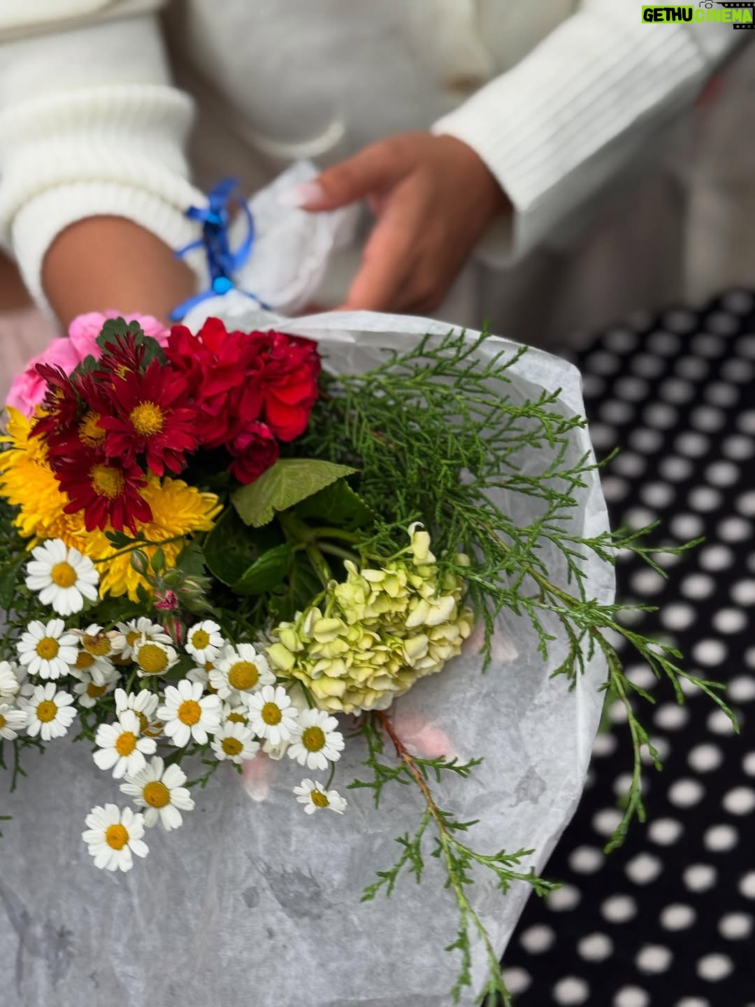 Shanudrie Priyasad - 54.2K Likes - Birthday dump N’Eliya⛰️

1. Cute surprise from @tathyahills 🫖 
2. Flowers I bought myself 💐
3. 28 years, still taking care of me🫀
4. Birthday kisses 👩🏻‍❤️‍💋‍👩🏽
5. Best friend🫶🏻
6. Lunch on me turned into lunch on him 🍽️
7. Cutest bunch from the gardener himself at @tathyahills 🧺
8. 🍻 cus its our first Naadhagama together 
9.  Kids wondering why they are even here🥲
10. My sweetest lil rascals💞
11. Carried my own birthday cake this time @atasteofheavenlk 🎂
12. The girl who gets flowers everyday, got me flowers on my birthday @kanchanaanuradhi 🫂 
13. Mandatory rose bunch🙈
14. Never missing out on the midnight surprise 🥹