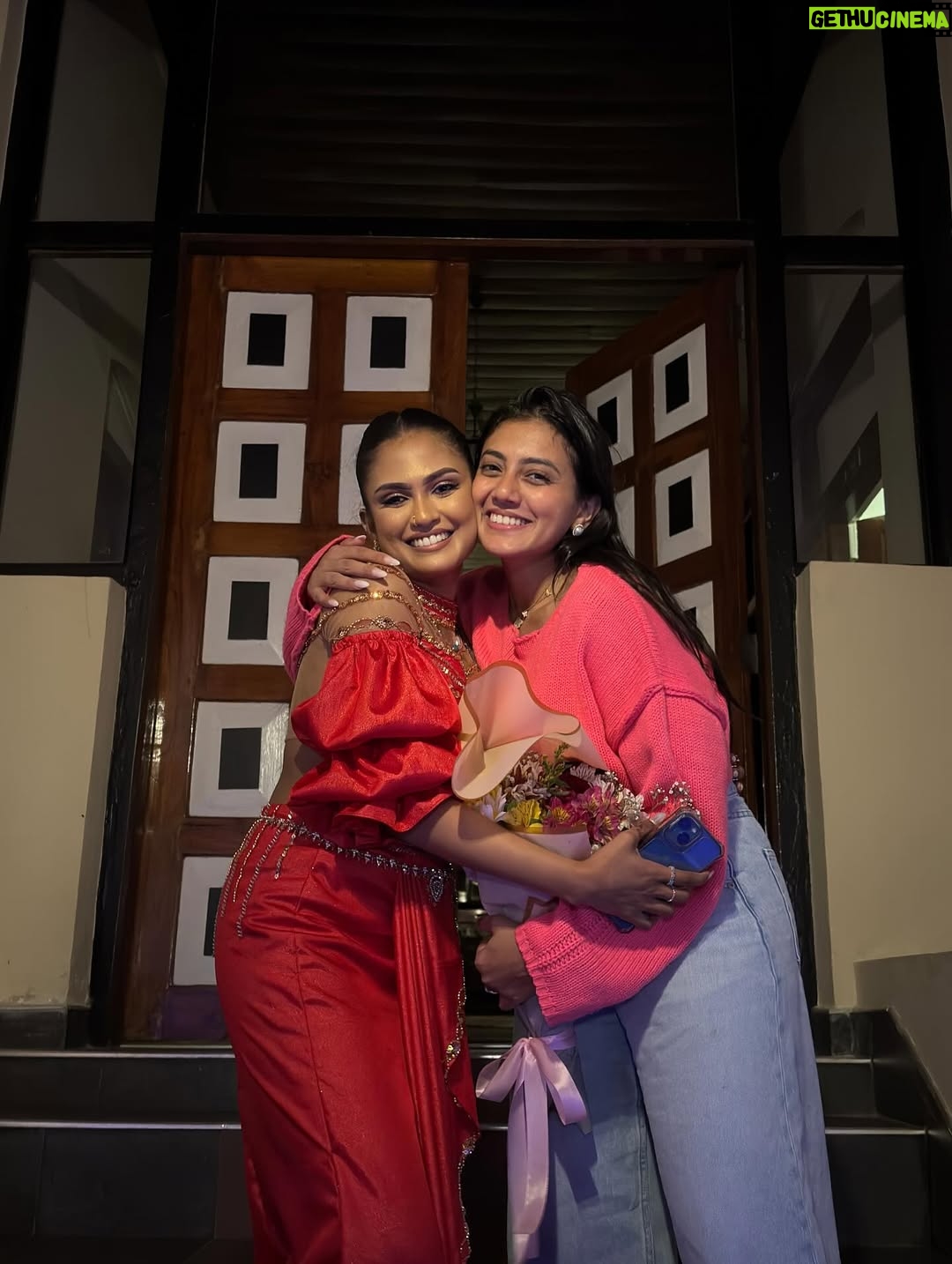 Shanudrie Priyasad - 54.2K Likes - Birthday dump N’Eliya⛰️

1. Cute surprise from @tathyahills 🫖 
2. Flowers I bought myself 💐
3. 28 years, still taking care of me🫀
4. Birthday kisses 👩🏻‍❤️‍💋‍👩🏽
5. Best friend🫶🏻
6. Lunch on me turned into lunch on him 🍽️
7. Cutest bunch from the gardener himself at @tathyahills 🧺
8. 🍻 cus its our first Naadhagama together 
9.  Kids wondering why they are even here🥲
10. My sweetest lil rascals💞
11. Carried my own birthday cake this time @atasteofheavenlk 🎂
12. The girl who gets flowers everyday, got me flowers on my birthday @kanchanaanuradhi 🫂 
13. Mandatory rose bunch🙈
14. Never missing out on the midnight surprise 🥹