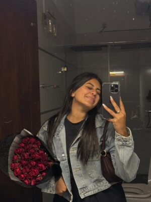 Shanudrie Priyasad Instagram - Birthday dump N’Eliya⛰️

1. Cute surprise from @tathyahills 🫖 
2. Flowers I bought myself 💐
3. 28 years, still taking care of me🫀
4. Birthday kisses 👩🏻‍❤️‍💋‍👩🏽
5. Best friend🫶🏻
6. Lunch on me turned into lunch on him 🍽️
7. Cutest bunch from the gardener himself at @tathyahills 🧺
8. 🍻 cus its our first Naadhagama together 
9.  Kids wondering why they are even here🥲
10. My sweetest lil rascals💞
11. Carried my own birthday cake this time @atasteofheavenlk 🎂
12. The girl who gets flowers everyday, got me flowers on my birthday @kanchanaanuradhi 🫂 
13. Mandatory rose bunch🙈
14. Never missing out on the midnight surprise 🥹