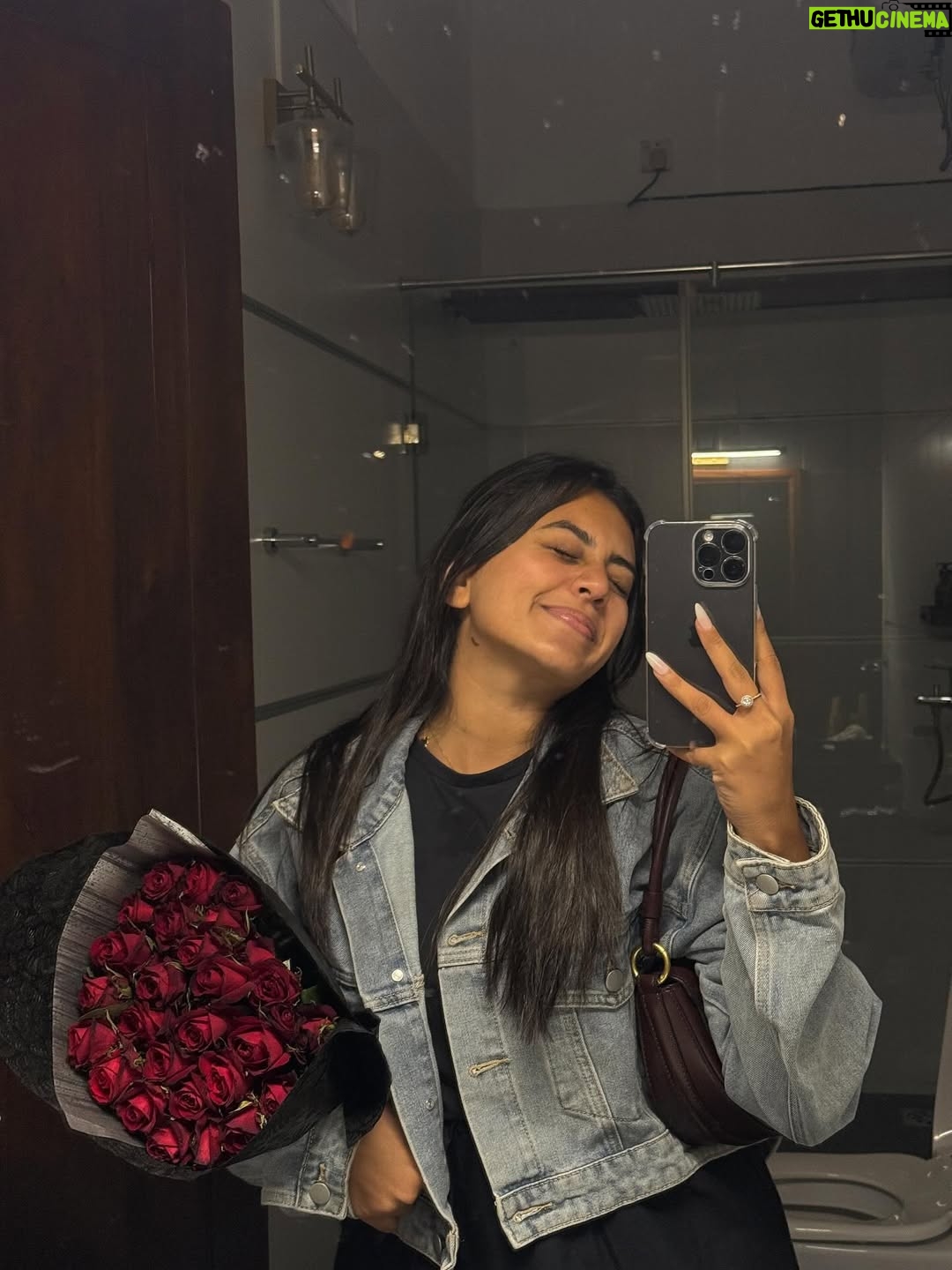 Shanudrie Priyasad - 54.2K Likes - Birthday dump N’Eliya⛰️

1. Cute surprise from @tathyahills 🫖 
2. Flowers I bought myself 💐
3. 28 years, still taking care of me🫀
4. Birthday kisses 👩🏻‍❤️‍💋‍👩🏽
5. Best friend🫶🏻
6. Lunch on me turned into lunch on him 🍽️
7. Cutest bunch from the gardener himself at @tathyahills 🧺
8. 🍻 cus its our first Naadhagama together 
9.  Kids wondering why they are even here🥲
10. My sweetest lil rascals💞
11. Carried my own birthday cake this time @atasteofheavenlk 🎂
12. The girl who gets flowers everyday, got me flowers on my birthday @kanchanaanuradhi 🫂 
13. Mandatory rose bunch🙈
14. Never missing out on the midnight surprise 🥹