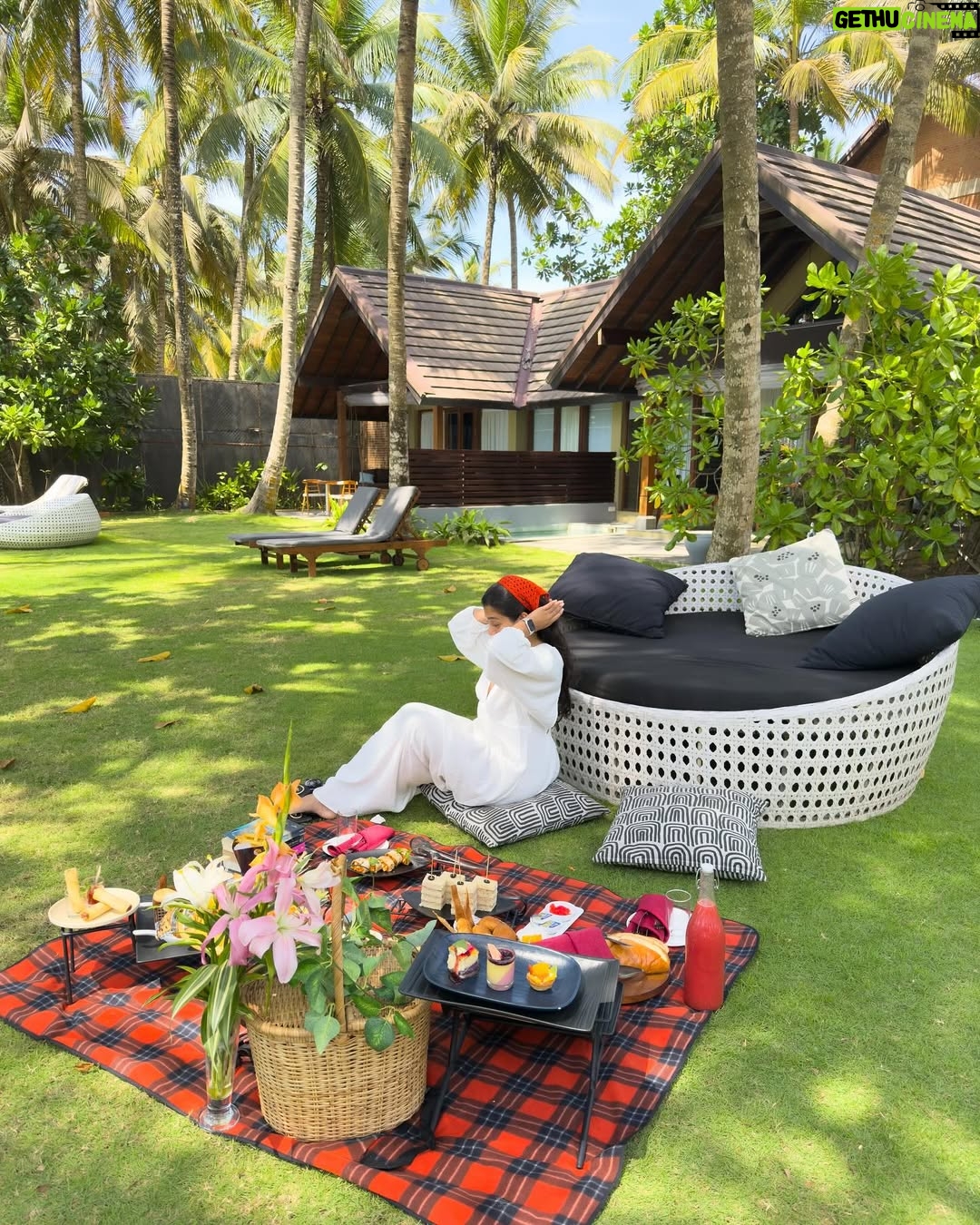 Shanudrie Priyasad - 62.2K Likes - 🧺🍒☀️📖

Thank you @ayanasea_srilanka for the beautiful picnic lunch made just for us. Enjoyed every bit of it🫶🏻

The food, peace and the beach will definitely bring me back to the villa! 

Picnic | lunch | mini vacay | wadduwa | gardens | views