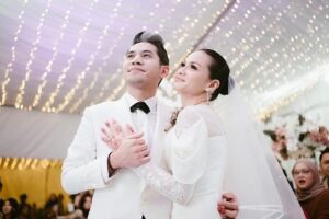 Sharifah Amani Instagram - Selamat hari kita yang ketiga Cinta. Terima kasih atas setiap riuh dan tenang yang dikongsi bersama. ✨
Thank you for growing with me Heart. Thank you for living this love story with me. ❤️
My constant, my calm. 🤍
I love you @med_faris til when when and beyond ✨
#MedNaniTilWhenWhen