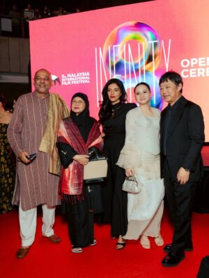 Sharifah Amani Instagram - Film festivals are also mini reunions ✨❤️✨
Swipe to last picture to see brudder terpaling fomo 😆