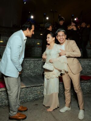 Sharifah Amani Instagram - Some relationships never change 😅🤪😆 Forever gaduh gaduh, sayang with Brontik. Nasib baik ada SuaMed tolong tenang kan keadaan now 😆😜
Congratulations on all your achievements @bront_palarae both locally and internationally. It’s been a pleasure to witness your journey. To more great work and important roles. ✨
Adik sayang you ❤️