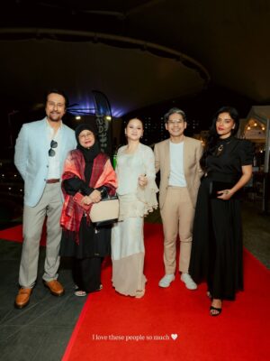 Sharifah Amani Instagram - Film festivals are also mini reunions ✨❤️✨
Swipe to last picture to see brudder terpaling fomo 😆