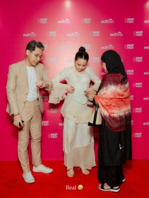 Sharifah Amani Instagram - Film festivals are also mini reunions ✨❤️✨
Swipe to last picture to see brudder terpaling fomo 😆