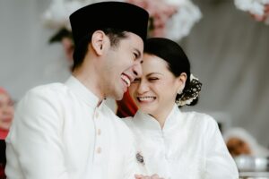 Sharifah Amani Instagram - Selamat hari kita yang ketiga Cinta. Terima kasih atas setiap riuh dan tenang yang dikongsi bersama. ✨
Thank you for growing with me Heart. Thank you for living this love story with me. ❤️
My constant, my calm. 🤍
I love you @med_faris til when when and beyond ✨
#MedNaniTilWhenWhen
