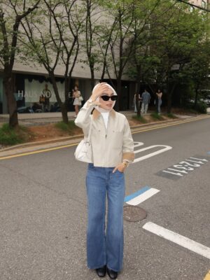 Sharifah Rose Instagram - Never not comfy š¤
Got so many people asked about this jeans, iām wearing @uniqlomyofficial Drapey Wide Flare Jeans! I feel like i shouldnāt gate keeping it. It has the best cutting for petite people like me and itās SOO comfortable. I could bury myself in this jeans. Also wearing Zip Up Short Jacket š«¶š¼
