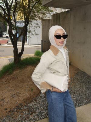 Sharifah Rose Instagram - Never not comfy š¤
Got so many people asked about this jeans, iām wearing @uniqlomyofficial Drapey Wide Flare Jeans! I feel like i shouldnāt gate keeping it. It has the best cutting for petite people like me and itās SOO comfortable. I could bury myself in this jeans. Also wearing Zip Up Short Jacket š«¶š¼