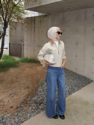 Sharifah Rose Instagram - Never not comfy š¤
Got so many people asked about this jeans, iām wearing @uniqlomyofficial Drapey Wide Flare Jeans! I feel like i shouldnāt gate keeping it. It has the best cutting for petite people like me and itās SOO comfortable. I could bury myself in this jeans. Also wearing Zip Up Short Jacket š«¶š¼
