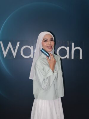 Sharifah Rose Instagram - Staring into my own reflection, admiring my skin glow up all thanks to @wardahbeauty_my āØ
I got the chance to first try the PDRN serum last month when my skin was struggling with tiny bumps and v v dry. Safe to say that my skin has never looked better and glowing! Even in pictures you can see my skin is glowing š„¹šš«¶š¼
#WardahBeautyMY #WardahPDRNSerum