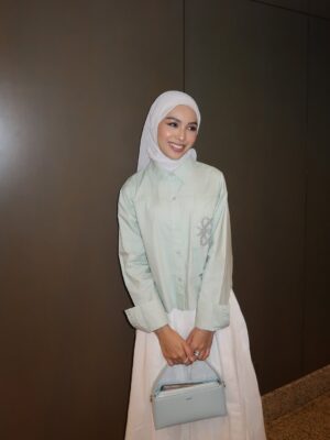 Sharifah Rose Instagram - Staring into my own reflection, admiring my skin glow up all thanks to @wardahbeauty_my āØ
I got the chance to first try the PDRN serum last month when my skin was struggling with tiny bumps and v v dry. Safe to say that my skin has never looked better and glowing! Even in pictures you can see my skin is glowing š„¹šš«¶š¼
#WardahBeautyMY #WardahPDRNSerum