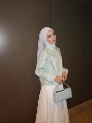 Sharifah Rose Instagram - Staring into my own reflection, admiring my skin glow up all thanks to @wardahbeauty_my āØ
I got the chance to first try the PDRN serum last month when my skin was struggling with tiny bumps and v v dry. Safe to say that my skin has never looked better and glowing! Even in pictures you can see my skin is glowing š„¹šš«¶š¼
#WardahBeautyMY #WardahPDRNSerum