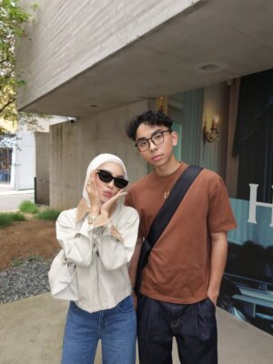 Sharifah Rose Instagram - Never not comfy š¤
Got so many people asked about this jeans, iām wearing @uniqlomyofficial Drapey Wide Flare Jeans! I feel like i shouldnāt gate keeping it. It has the best cutting for petite people like me and itās SOO comfortable. I could bury myself in this jeans. Also wearing Zip Up Short Jacket š«¶š¼