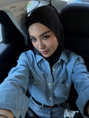 Sharifah Rose Instagram - Current obsession: leather jacket š©¶
