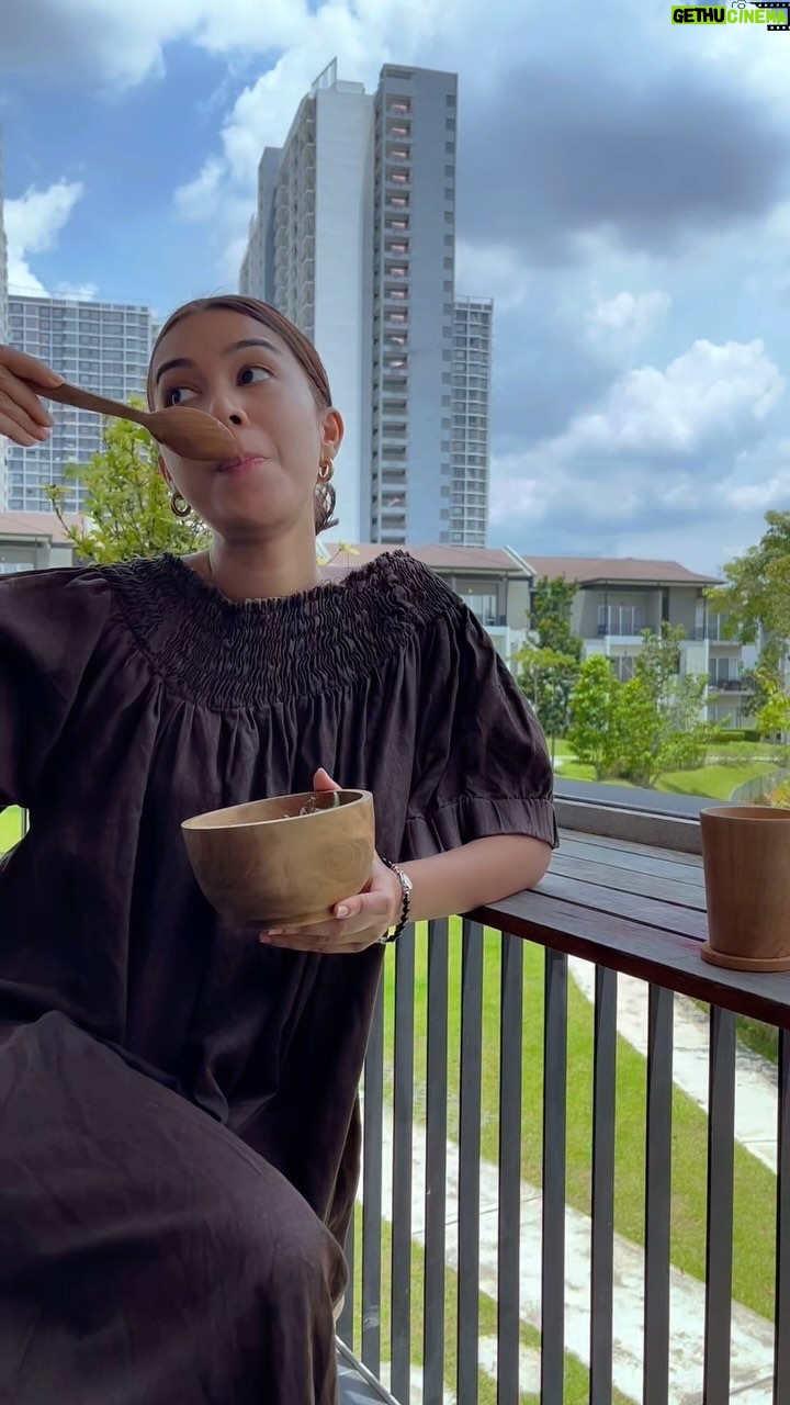 Sharifah Sakinah - 22.4K Likes - Nak bagi tau kalau nak beli yogurt jangan lah beli yang berflavour flavour. Gulaaaaaaa ya. Kalau nak flavour masukkan je greek yogurt with fruits . Cant wait cant wait to share my gut health journey tapi tak jumpa lagi,Kalau boleh nak support local product yang quality .
