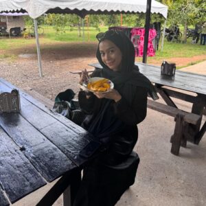 Sharifah Sakinah Instagram - Sudah lah harum , manis pula tu.