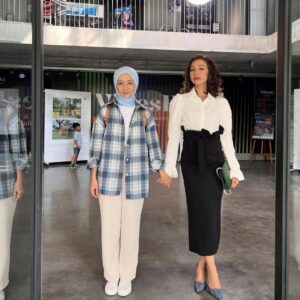 Sharifah Sakinah Instagram - Elena dan Astrid adalah antitesis satu sama lain .
#CurangTanpaNiat “the office wife”
@bambam_studios
@ifame.my
@astromalaysia
Director @eyrahman22