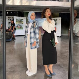 Sharifah Sakinah Instagram - Elena dan Astrid adalah antitesis satu sama lain .
#CurangTanpaNiat “the office wife”
@bambam_studios
@ifame.my
@astromalaysia
Director @eyrahman22