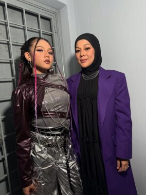 Sharifah Shahirah Instagram - Thank you @stacyanam  thank you #talktomymanager