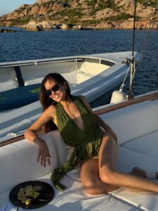 Actress Sharon Fonseca HD Photos and Wallpapers July 2025