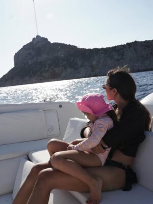 Sharon Fonseca Instagram - Last days of summer with my loves 🤍
——
Últimos días de verano con mis amores 🤍