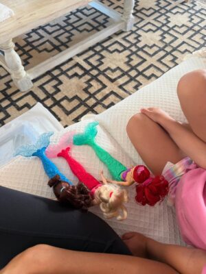 Sharon Fonseca Instagram - Last days of summer with my loves 🤍
——
Últimos días de verano con mis amores 🤍