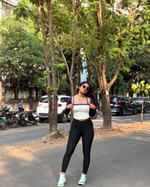 Sharon Gaikwad Instagram - 👀🦵🏽