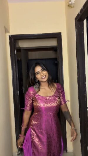 Sharon Gaikwad Instagram - Mera rang Sawla🧜🏽♀️
.
.
.
#trendingreels