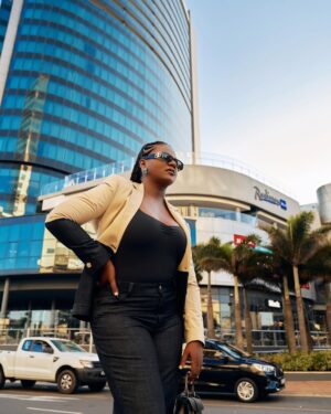 Shauwn Mkhize Instagram - As we enter November, remember: there’s still time to pivot and make impactful moves. ✨🖤
Stay focused, this is the last stretch. Let’s end this year with intention and purpose! 💋🙏🏾😎
#NewMonth #FinishStrong #MyWorldMyRules #Kwamammkhize #HappyFriday