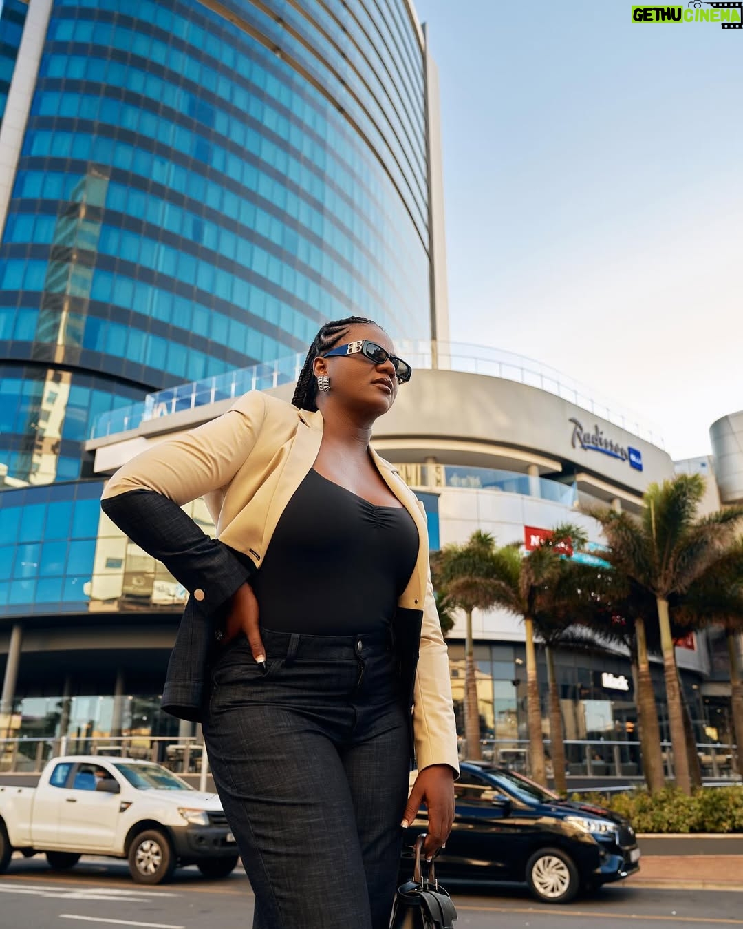 Shauwn Mkhize - 192.5K Likes - As we enter November, remember: there’s still time to pivot and make impactful moves. ✨🖤

Stay focused, this is the last stretch. Let’s end this year with intention and purpose! 💋🙏🏾😎

#NewMonth #FinishStrong #MyWorldMyRules #Kwamammkhize #HappyFriday