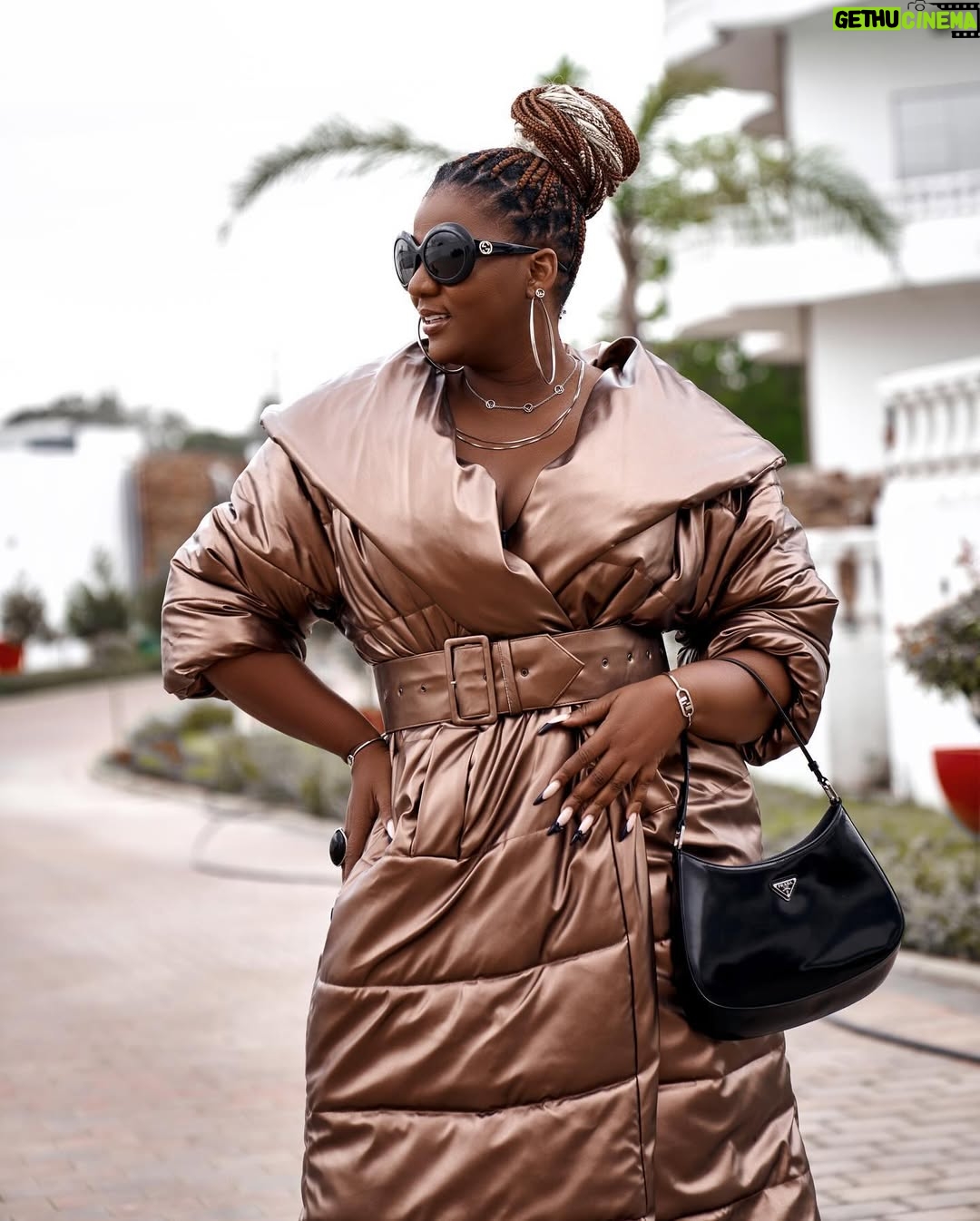 Shauwn Mkhize - 161.6K Likes - In the midst of the cold front, I’m filled with gratitude for the warmth and love that surround me. 🤍🤞🏾✨

Grateful for the simple joys and shared moments that turn the cold days into warm, cherished memories. Here’s to appreciating what we have and who we share it with. 🤎🧣🙏🏽

#MyWorldMyRules #Kwamammkhize #ColdWeekend #ColdFront #BlessedSunday