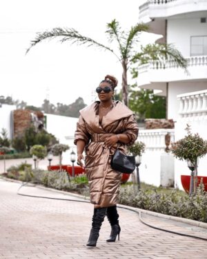 Shauwn Mkhize Instagram - In the midst of the cold front, I’m filled with gratitude for the warmth and love that surround me. 🤍🤞🏾✨
Grateful for the simple joys and shared moments that turn the cold days into warm, cherished memories. Here’s to appreciating what we have and who we share it with. 🤎🧣🙏🏽
#MyWorldMyRules #Kwamammkhize #ColdWeekend #ColdFront #BlessedSunday
