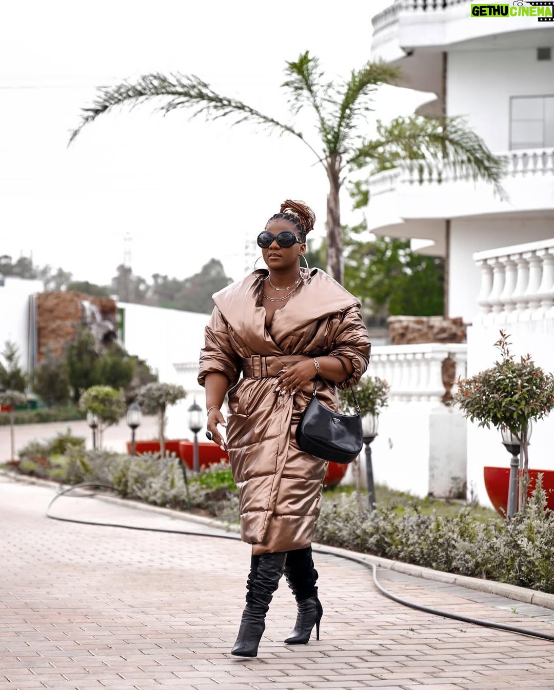 Shauwn Mkhize - 161.6K Likes - In the midst of the cold front, I’m filled with gratitude for the warmth and love that surround me. 🤍🤞🏾✨

Grateful for the simple joys and shared moments that turn the cold days into warm, cherished memories. Here’s to appreciating what we have and who we share it with. 🤎🧣🙏🏽

#MyWorldMyRules #Kwamammkhize #ColdWeekend #ColdFront #BlessedSunday