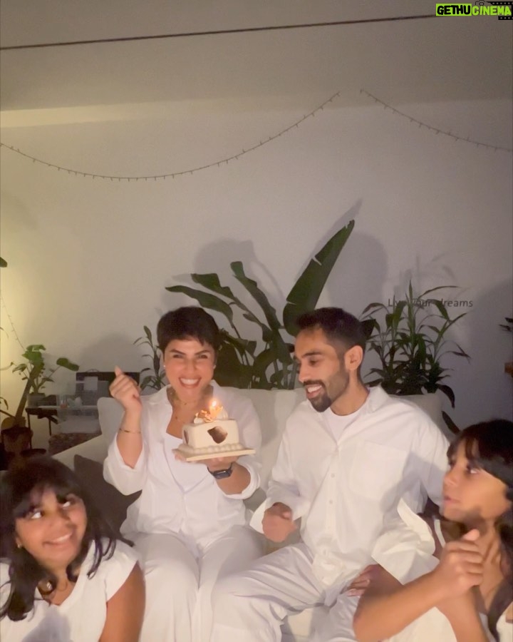 Shaymaa El Kuwaitia - 11.7K Likes - Hi 34 am ready 💪🏻
 

ربي احفظ لي امي و خواتي زوجي و بناتي بصحة و عافيه و نجاح و توفيق من رب العالمين للجميع واحفظ لي الناس اللي تحبني من كل مكروه يا رب اشكركم من كل قلبي على كل شي سويتوه علشان تسعدوني ممتنة للكل الله لا يخليني من هذا الحب 🤍 

اخخخخخ لو تشوفون بداية الفيديو راح تموتووووون من الضحك 🥹