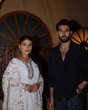 Shaymaa El Kuwaitia Instagram - Beautiful souls 🤍
Stylist : @musaed.d
Outfit: @villaamoon_abaya
Makeup artist: @sara.alba7ar
Hair stylist : @se7erlcham
Jewelry : @a.h.alfares
Photographer : @deemahh__ 🤍