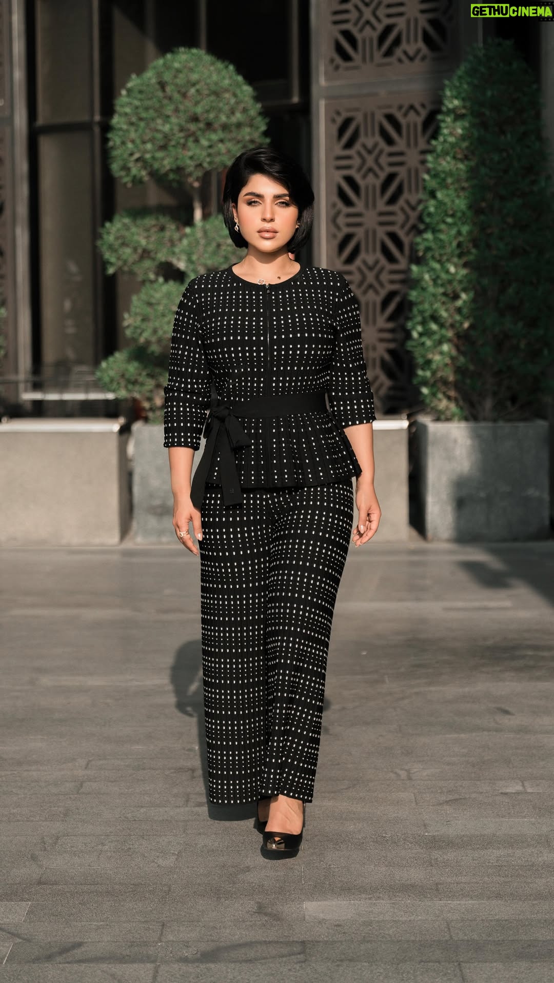Shaymaa El Kuwaitia - 2.1K Likes - لا سلطة لنا على قلوبنا فهي تنبض لمن أرادت 
❤️

Outfit : @carolinaherrera 
Makeup artist : @lpbkuwait 
Hairstyle : @lpbkuwait 
Stylist : @musaed.d 

لوك حلقة يوم الجمعة اللي فات في برنامج المسابقات ( ٢٠ ثانية ) على تلفزيون دولة الكويت 

#شيماء_سليمان #سبانيولي #ما_نسيتك  #بل_هذا_الحب #shaymaa_sulaiman #spanioly #اغاني #موسيقى #حفلات #اعراس #فن #music #songs #اسبانيا #Spain #flamengo #القادم_أجمل #برنامج_٢٠_ثانية

كنت متردده انزل الفيديو بسبة الرطوبه كانت حيل مبينة و مأثره على البشرة هذا ممكن اسميه فوتوشوت الرطوبه 😂