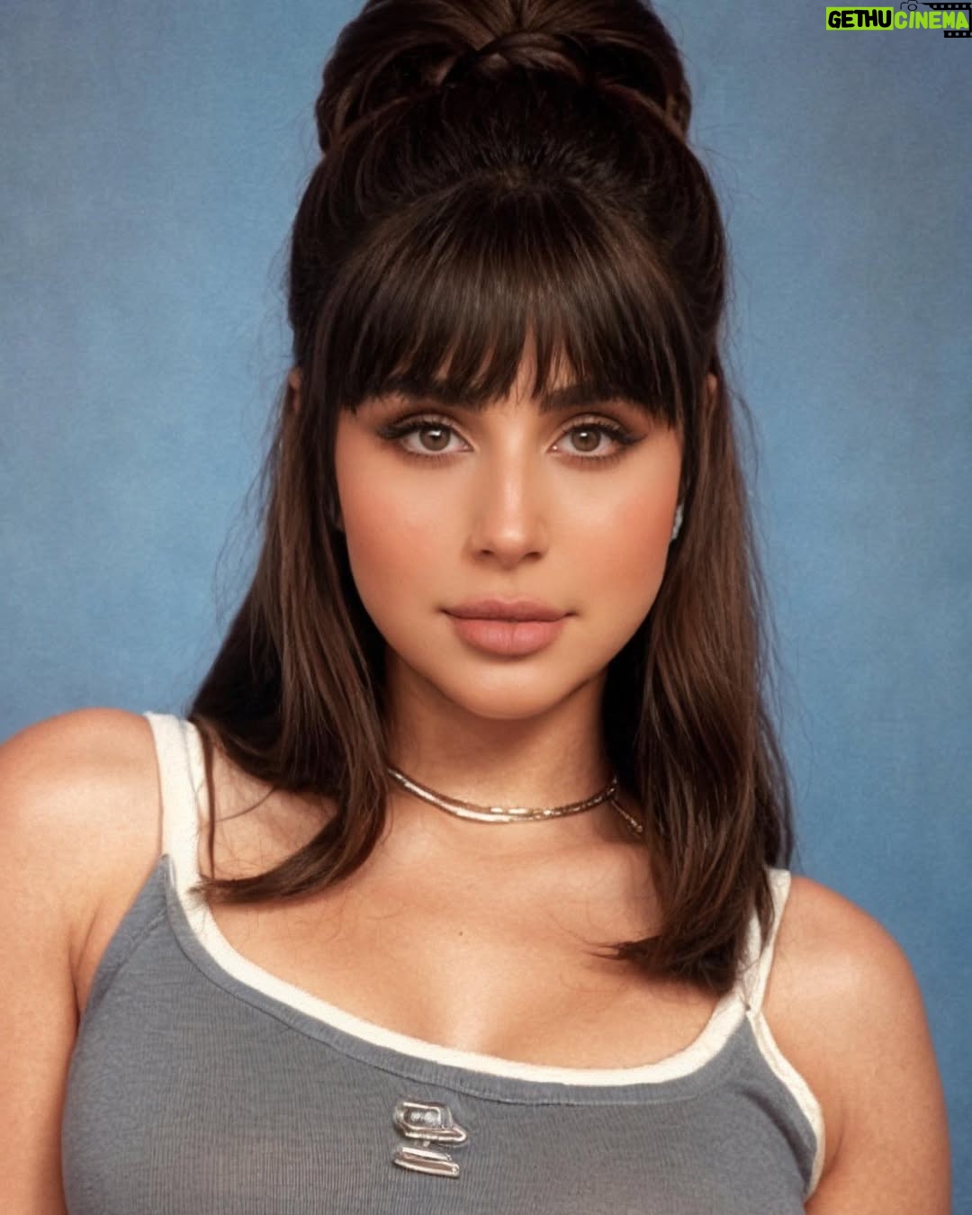Shaymaa El Kuwaitia - 3.4K Likes - 90s yearbook 

بوست من بعد شهر مع الهبه عاد صج بالتسعينات جم كانت اعماركم 🤣 نص اللي منزلين نفس هالبوست مواليد التسعينات خل اشوف انتو اي مواليد !!