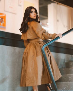 Shaymaa El Kuwaitia Instagram - كما تدور عقارب الساعة حول جميع أرقامها تدور بنا الحياة حول جميع الظروف يجب علينا ان لا نيأس و نترقب الخير من ساعة إلى ساعة
Outfit : @carolinaherrera
Makeup artist : @danaaljadi
Hairstyle : @dana.artist.salon
Stylist : @musaed.d
لوك حلقة يوم الجمعة اللي فات في برنامج المسابقات ( ٢٠ ثانية ) على تلفزيون دولة الكويت
#شيماء_سليمان #سبانيولي #ما_نسيتك #بل_هذا_الحب #shaymaa_sulaiman #spanioly #اغاني #موسيقى #حفلات #اعراس #فن #music #songs #اسبانيا #Spain #flamengo #القادم_أجمل #برنامج_٢٠_ثانية
