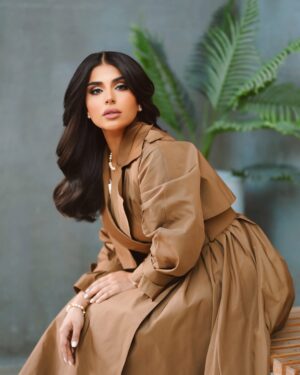 Shaymaa El Kuwaitia Instagram - كما تدور عقارب الساعة حول جميع أرقامها تدور بنا الحياة حول جميع الظروف يجب علينا ان لا نيأس و نترقب الخير من ساعة إلى ساعة
Outfit : @carolinaherrera
Makeup artist : @danaaljadi
Hairstyle : @dana.artist.salon
Stylist : @musaed.d
لوك حلقة يوم الجمعة اللي فات في برنامج المسابقات ( ٢٠ ثانية ) على تلفزيون دولة الكويت
#شيماء_سليمان #سبانيولي #ما_نسيتك #بل_هذا_الحب #shaymaa_sulaiman #spanioly #اغاني #موسيقى #حفلات #اعراس #فن #music #songs #اسبانيا #Spain #flamengo #القادم_أجمل #برنامج_٢٠_ثانية